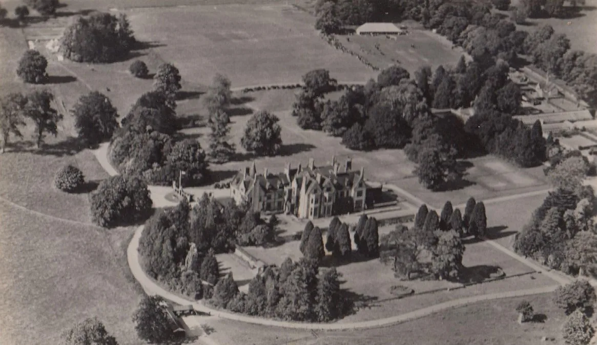 Historic aerial postcard of Clayesmore School and its grounds at Iwerne Minster, Dorset
