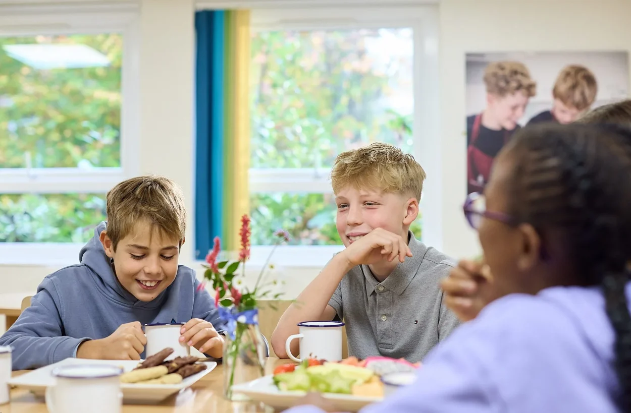 Aubrey boarders enjoying snacks together