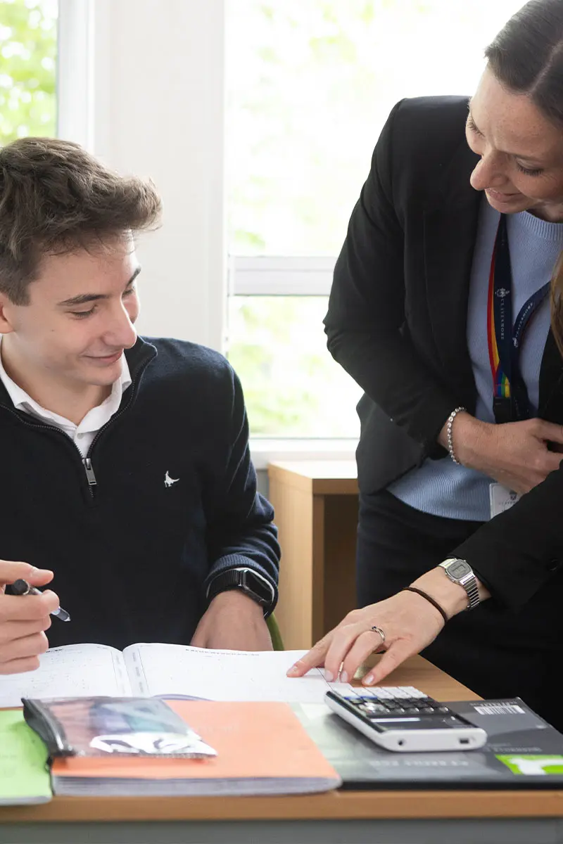 Teacher supporting student