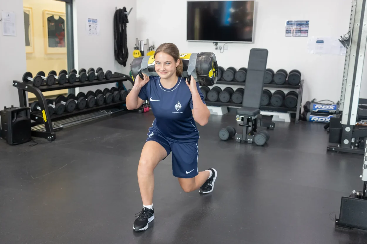 girl pupil split squatting